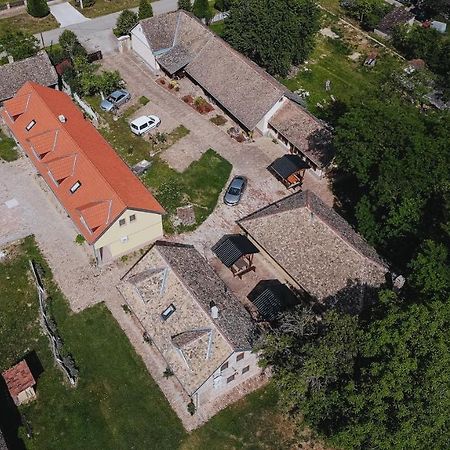 Sobe Kod Baje - Baranjska Kuca Acomodação com café da manhã Karanac Exterior foto