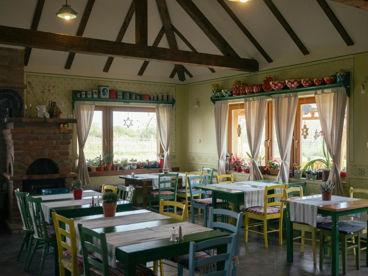 Sobe Kod Baje - Baranjska Kuca Acomodação com café da manhã Karanac Exterior foto